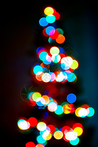 明亮的圣诞树园脱焦图片