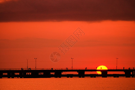太阳下山的码头图片