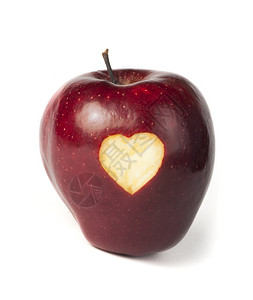 红苹果刻在中的心结形状背景图片