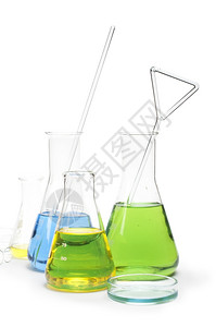 实验室玻璃器件设备装满有色液体物质的实验室玻璃箱图片