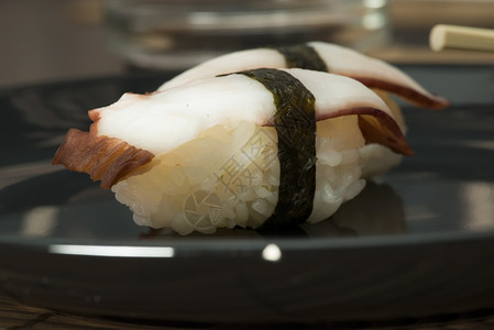 寿司摆盘特写概念图片