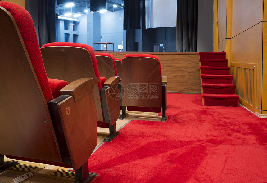 戏剧和歌中的红色座位图片