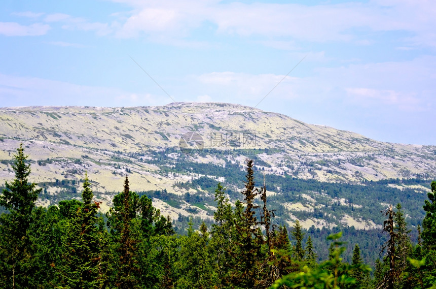 山丘中峰Kvarkush高地之一图片