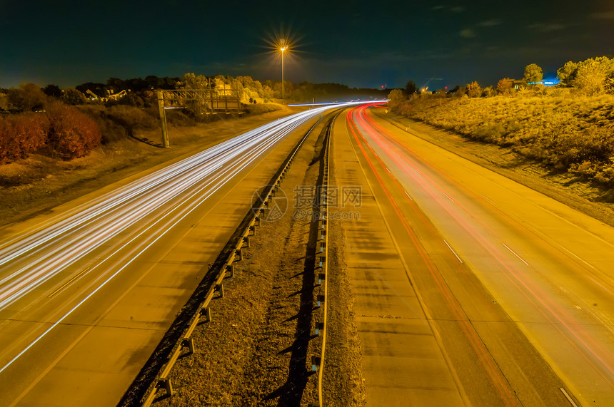 高速公路的晚上图片