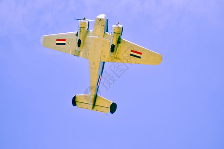 上空的美国战机在天空中行动背景