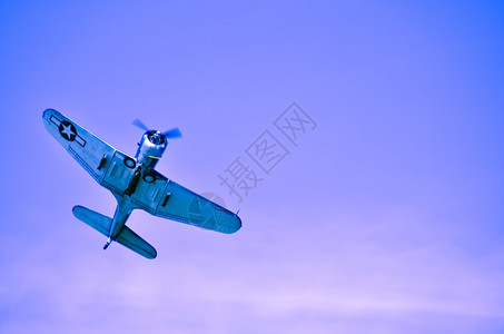 战机在空中执行任务高清图片