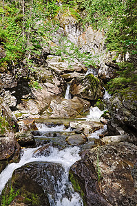 山脊Kvarkush山脊上的奇加兰河图片