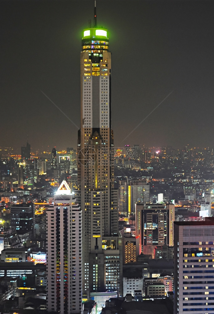 Bangko与Baiye天际旅馆的夜线这是东南地区最高的一个旅馆图片