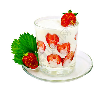 玻璃杯中装有草莓酸奶图片