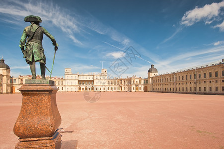 著名的宫殿和郊区佩特堡的纪念碑图片