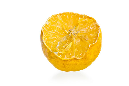 a白色背景的干柠檬模子颗粒图片