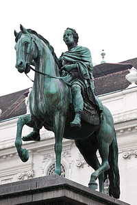 约瑟夫雕像在广场上在霍夫堡vienaustri图片