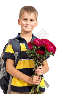 英俊的小男孩拿着鲜花图片