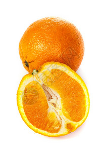 白色背景上隔绝的橙子半部分新鲜和半图片
