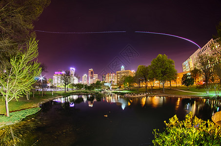 马歇尔夜间的公园背景图片