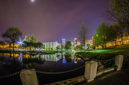 夜间马歇尔公园的彩色天线视图图片