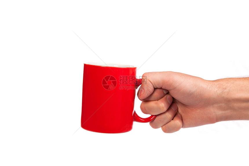 白色背景上的手握着一个红色杯子图片