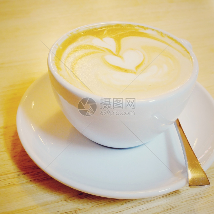 心形形状泡沫咖啡图片