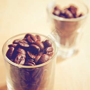 带反转过滤效果的玻璃咖啡豆图片