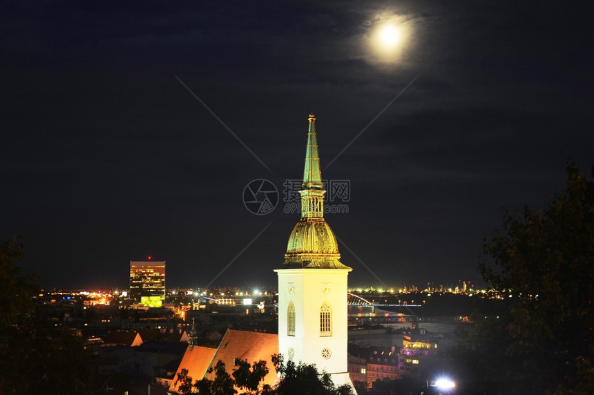 bratislv天线mpstmarin夜间大教堂slovaki图片