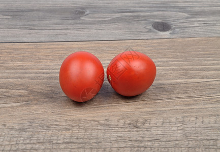 木上西红柿背景图片