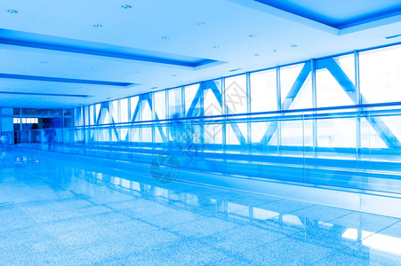 玻璃墙蓝色的走廊结构图片