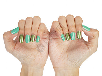 一双涂着绿色指甲油的手图片