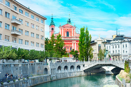 方济各ljuban市中心rjublanic河三座桥前方广场slovenia背景