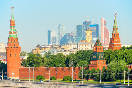 莫斯科克里姆林和摩天大楼的视野高清图片