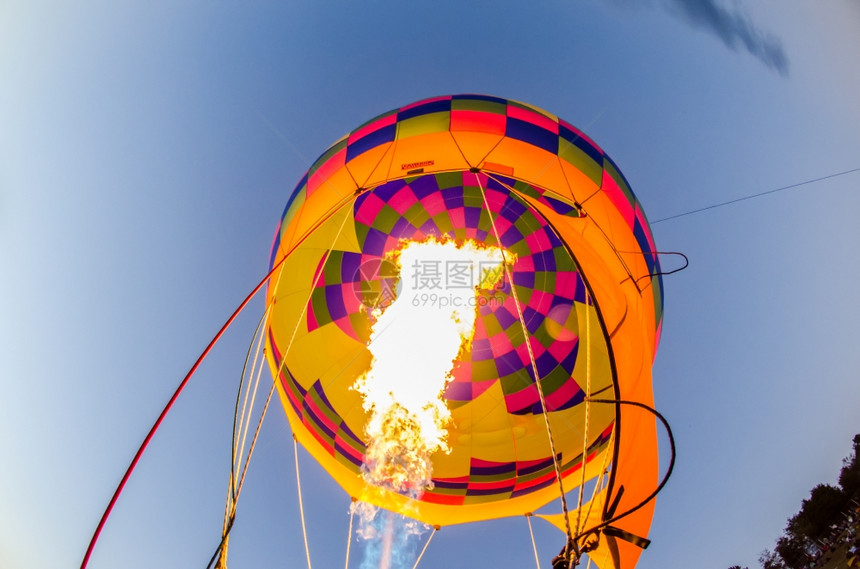 热气球节中的火空气图片