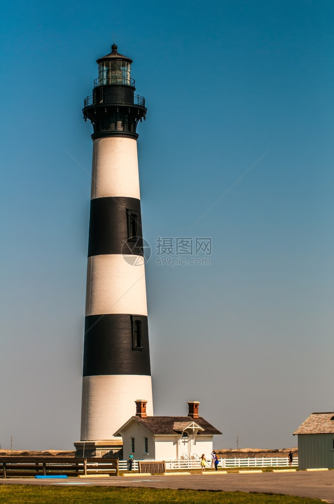 北卡罗利纳外岸的博迪岛黑白条纹灯塔和图片