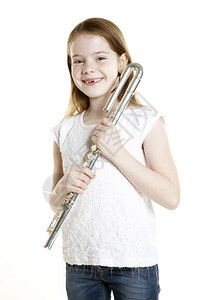 哈维拉尔在演播室持长笛的年轻女孩背景