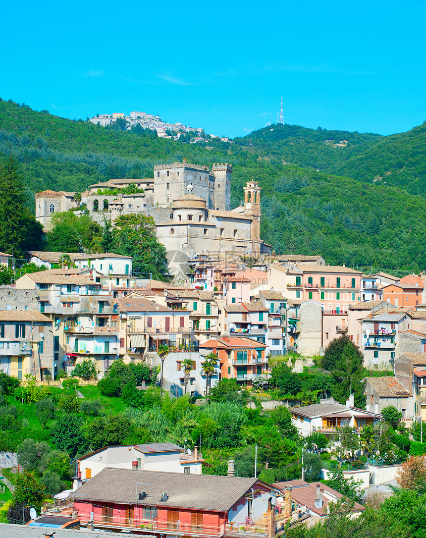 山区传统的意大利城镇图片