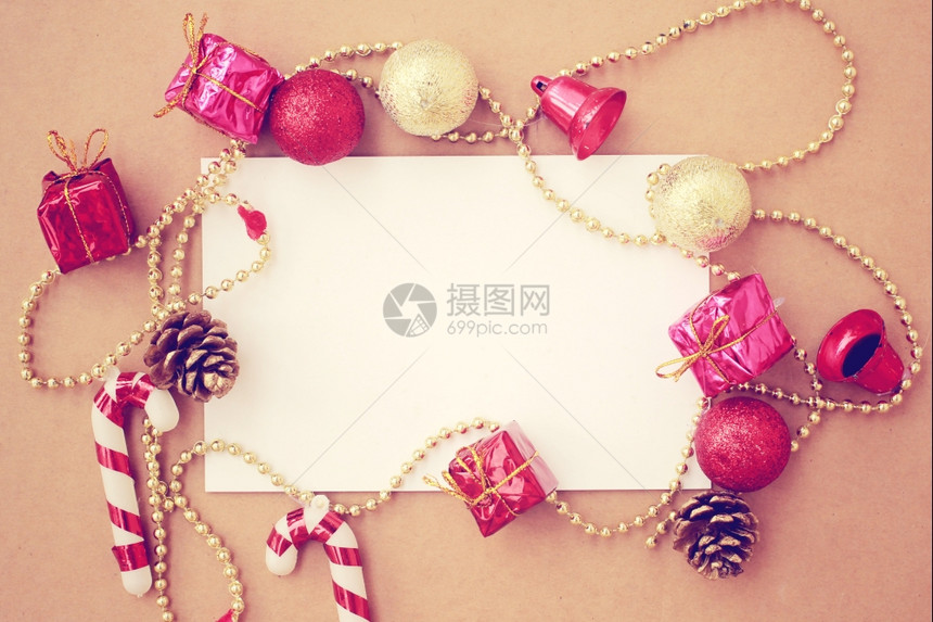 圣诞松果礼盒背景图片