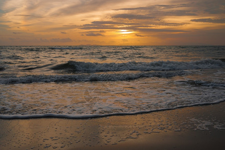 沙滩和与日落图片
