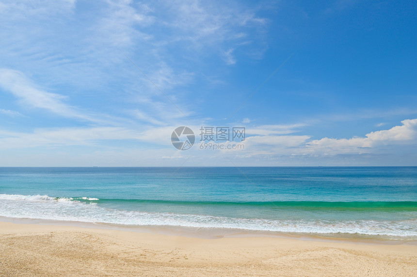 海洋沙滩和蓝天空图片