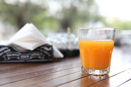 杯子里的橙汁图片
