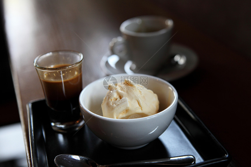 咖啡和香草冰淇淋图片