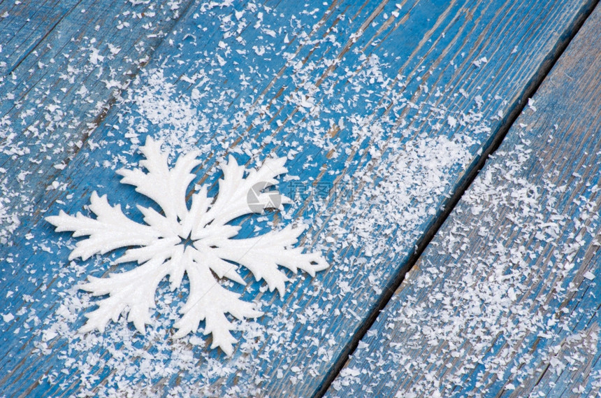 以古老的格隆为背景古典风格圣诞雪花装饰品图片