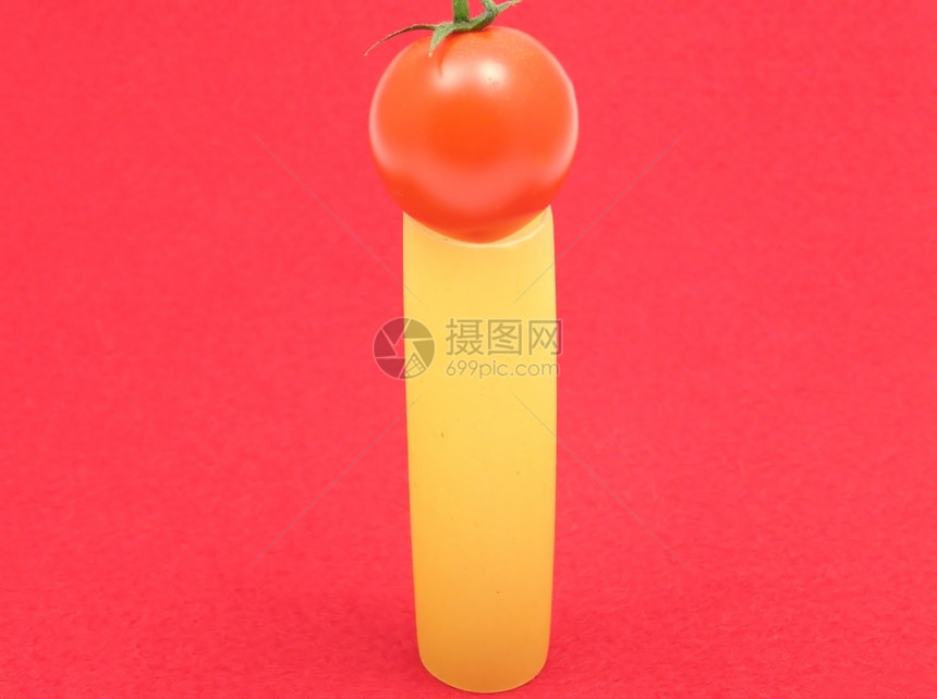 一个未腐化的菜肠红色的西番茄图片