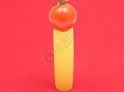 一个未腐化的菜肠红色的西番茄图片