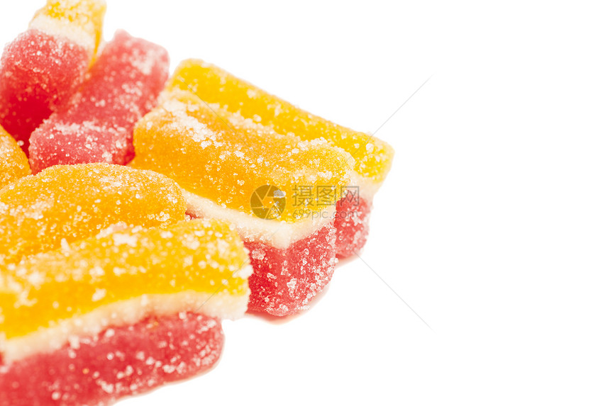 白色背景上孤立的彩色果冻糖图片
