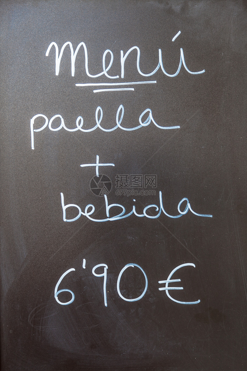 在巴塞罗纳barcelon西班牙spain你可以看到在酒吧和餐馆外展示的常见菜单用途图片