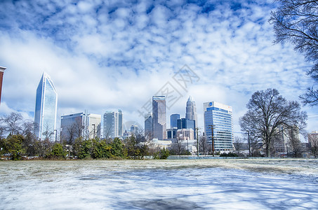 冰雪覆盖的城市与街道图片