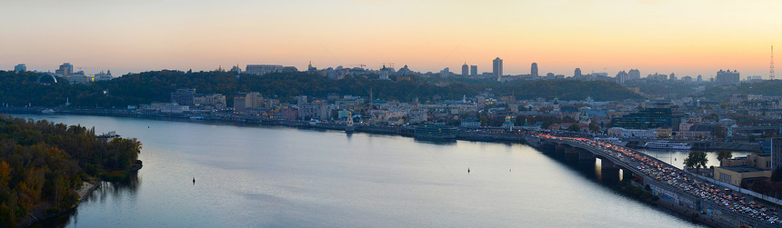 黄昏时的kiev宽阔全景ukraine图片