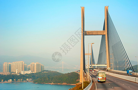 公交车驶过声日落时桥交通流量香港背景