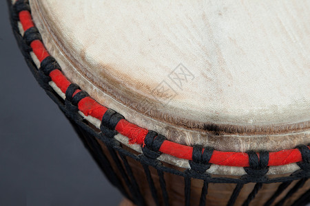 传统的非洲圆鼓图片