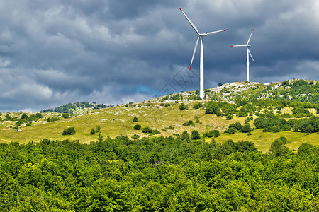 Velbit山上的风力发电厂涡轮机croati图片