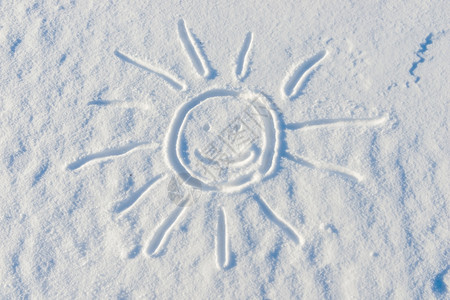 冬天的雪表面阳光照耀着的微笑冬天雪图片