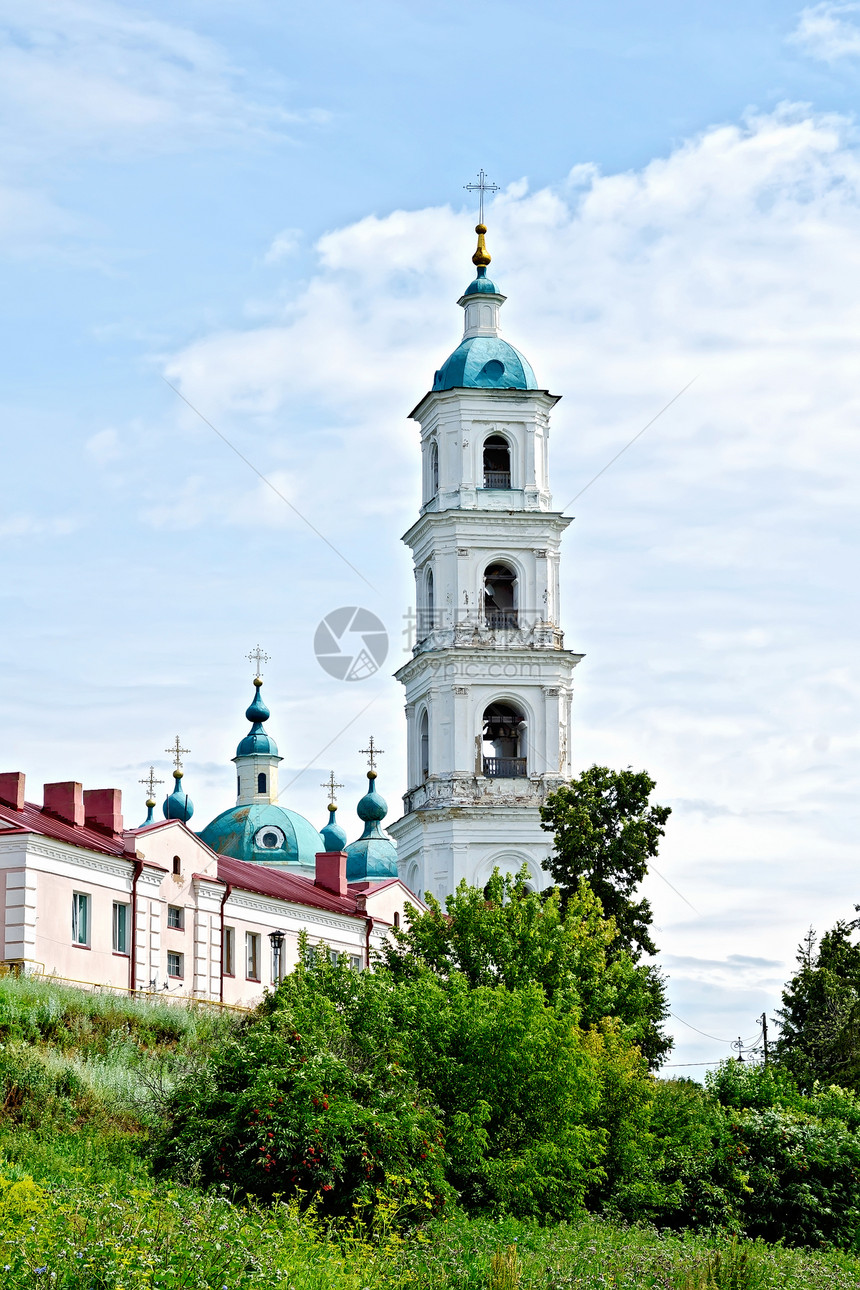 在1820年建造的ElabugtrsnRui市救世主教堂的钟楼图片